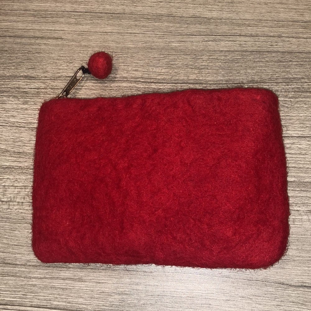 Red wool pouch - Picture 2 of 6